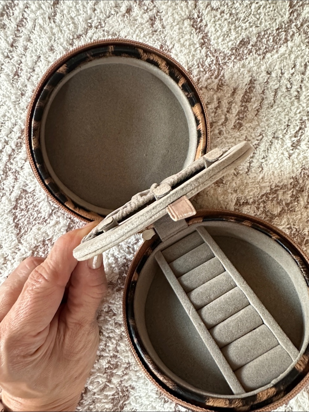 Nordstrom Leopard Print Travel Jewelry Case Chic Compact Organizer w Ring Slots - Picture 4 of 11